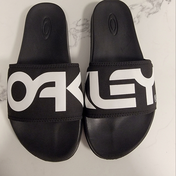 Womans size 7.5 US OAKLEY slides, flip-flops, sandals - Picture 1 of 3